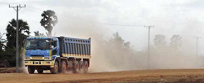 Dust Whirling Truck in Cambodia by Asienreisender